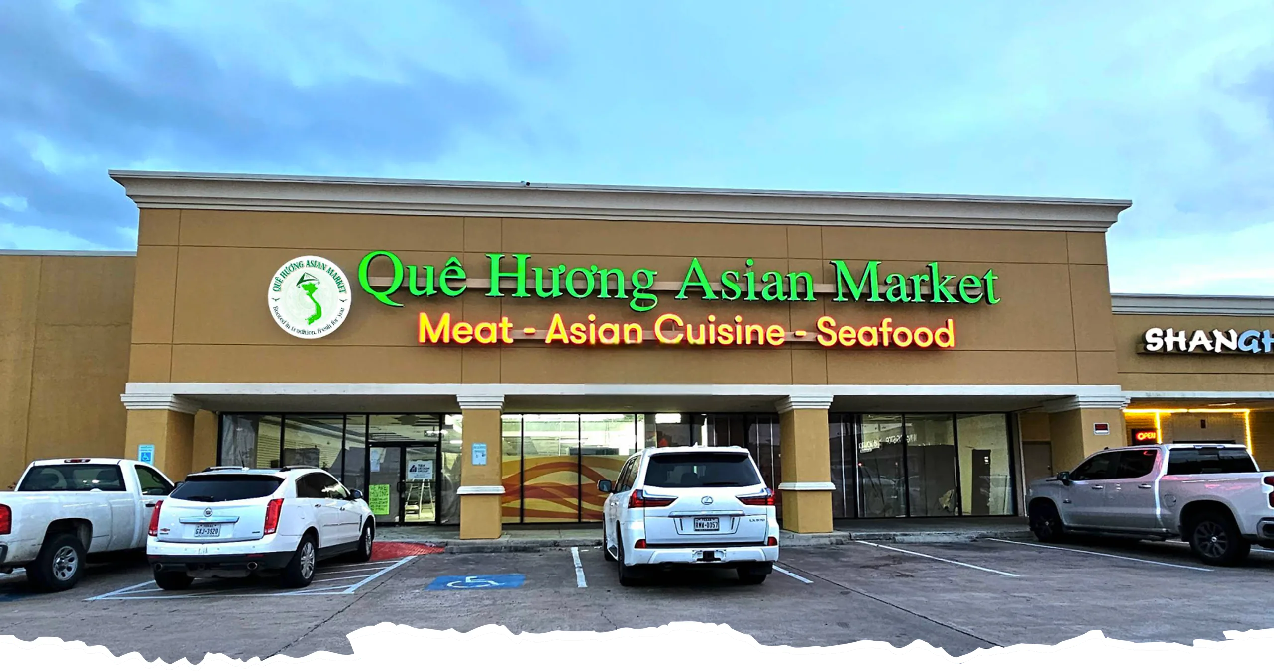 Quê Hương Asian Market storefront